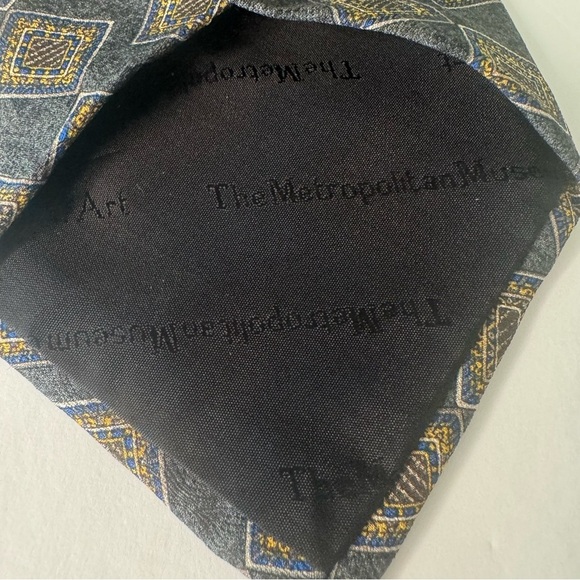 Metropolitan Museum Of Art Silk Tie - Picture 8 of 12